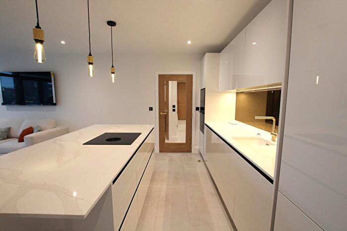 2 Bedroom Apartment To Rent In Deansgate, Manchester, NO1