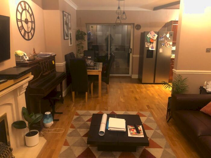 1 Bedroom Terraced House To Rent In Parkview Crescent, London, N11