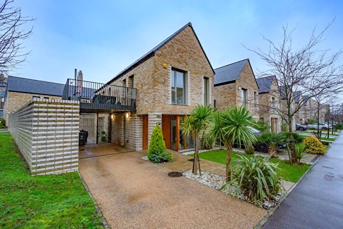 3 Bedroom Link Detached House For Sale In Camborne Road, Edgware, HA8