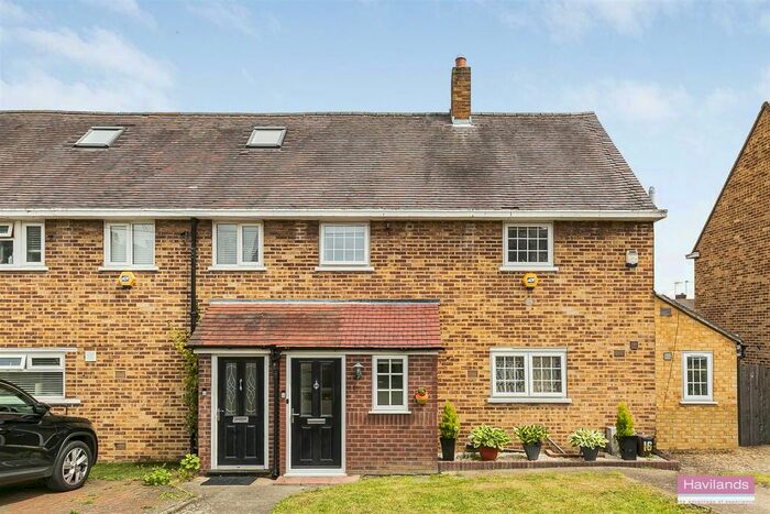 3 Bedroom End Of Terrace House To Rent In Perry Mead, Enfield, EN2