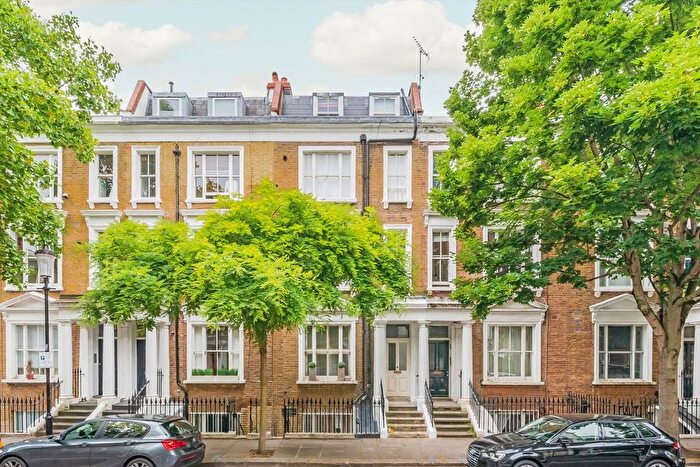 1 Bedroom Flat To Rent In Kempsford Gardens, Earls Court, SW5