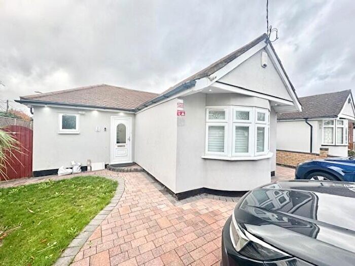 3 Bedroom Bungalow To Rent In Berwick Road, Rainham, RM13