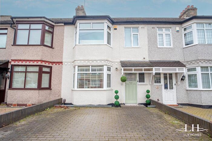 3 Bedroom Terraced House For Sale In Strathmore Gardens, Hornchurch, RM12