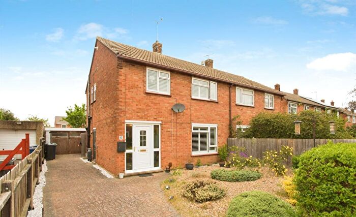3 Bedroom Semi-Detached House For Sale In Long Reach Road, Cambridge, CB4