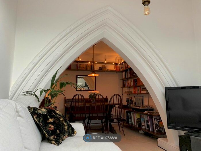 2 Bedroom Flat To Rent In St. James Court, London, E2