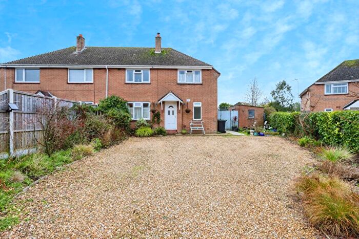 3 Bedroom Semi-Detached House For Sale In Pinewood Close, Poole, Dorset, BH16