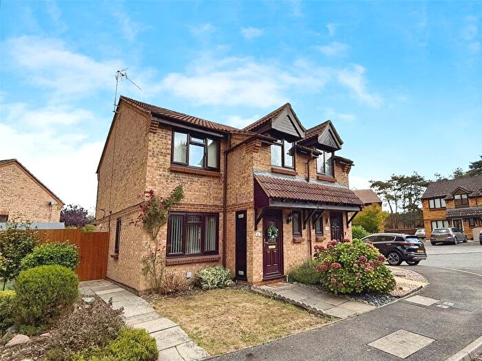 3 Bedroom Semi Detached House For Sale In Westcombe Close, Bracknell, Berkshire, RG12
