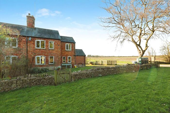 3 Bedroom Semi-Detached House For Sale In Farm Cottages, Langford, Lechlade, GL7