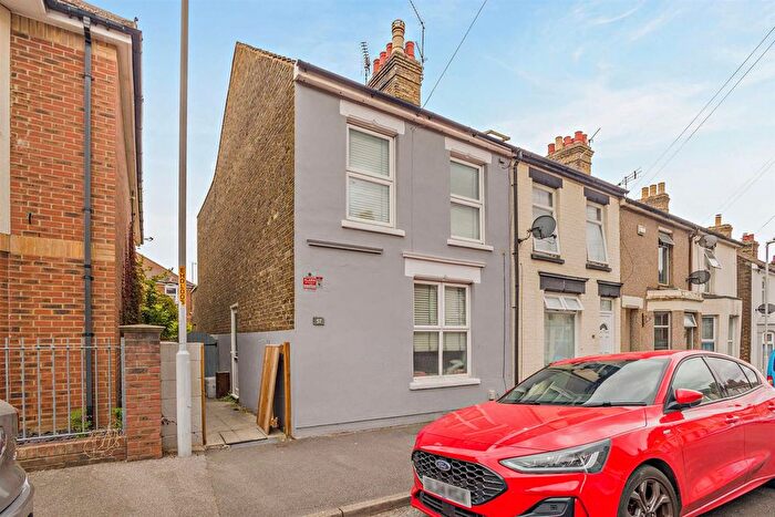 2 Bedroom End Of Terrace House For Sale In Hythe Road, Sittingbourne, ME10