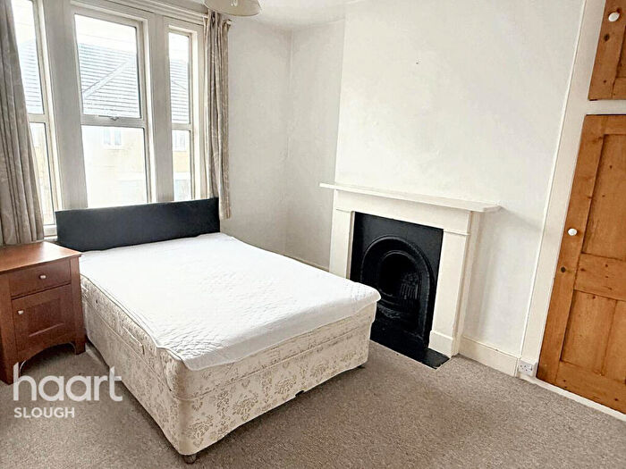 3 Bedroom Terraced House For Sale In Park Street, Slough, SL1