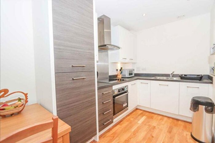1 Bedroom Flat For Sale In Fleming Place, Bracknell, RG12