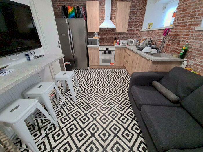 3 Bedroom House To Rent In Blenheim Grove, Leeds, LS2