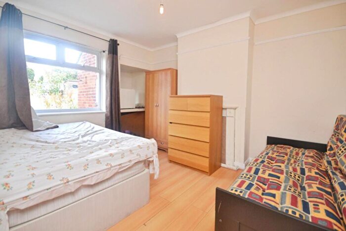 3 Bedroom Terraced House To Rent In Winchester Road, Reading South, RG2