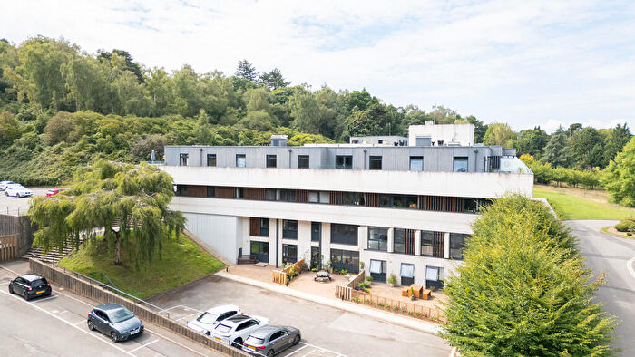 2 Bedroom Flat For Sale In Hopewood Park, Deepdene Avenue, Dorking, RH5