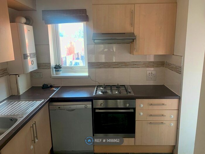 1 Bedroom Flat To Rent In Polesden Gardens, London, SW20