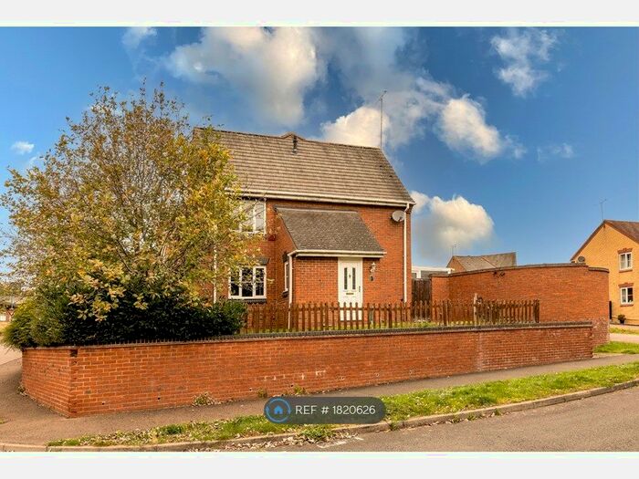 3 Bedroom Semi-Detached House To Rent In Pound Way, Southam, CV47