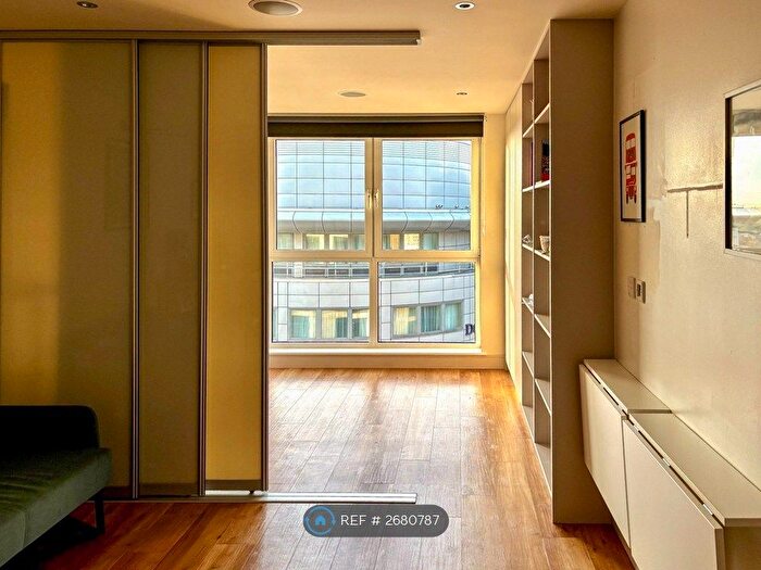 Studio To Rent In Octavia House, London, SW6