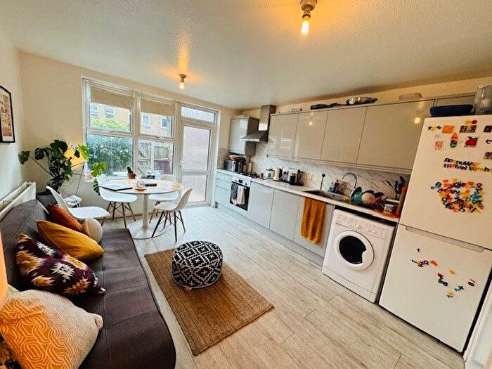 4 Bedroom Terraced House To Rent In Crosby Walk, Dalston, E8