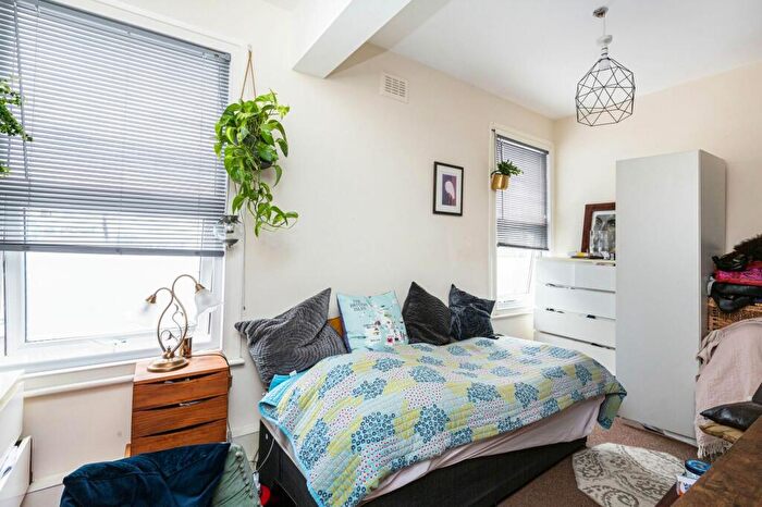 1 Bedroom Apartment For Sale In A Blenheim Grove, London, Greater London, SE15