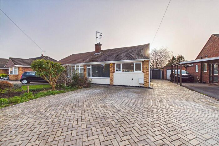 2 Bedroom Bungalow For Sale In Clouston Road, Farnborough, Hapshire, GU14