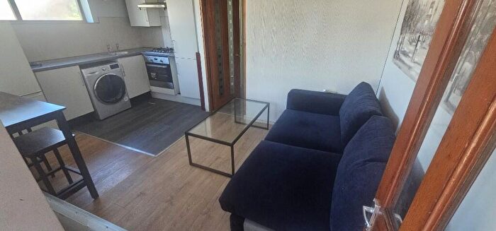 1 Bedroom Flat To Rent In Chapel Lane, Leeds, West Yorkshire, LS12