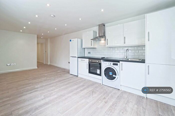 2 Bedroom Flat To Rent In Church Street, Enfield, EN2
