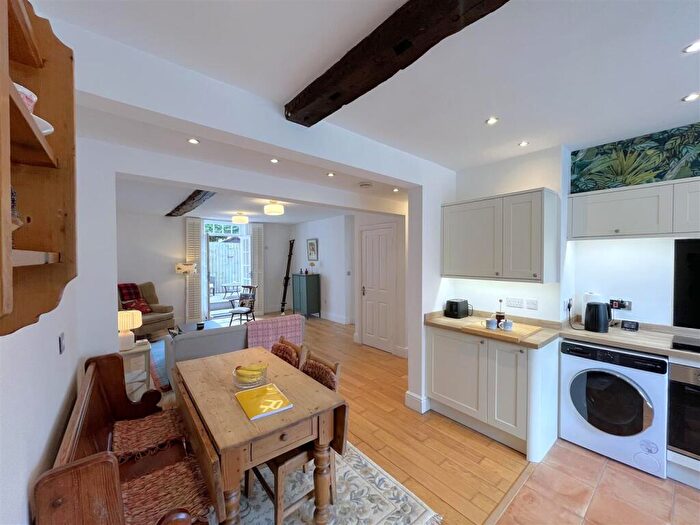 2 Bedroom Apartment For Sale In Saltisford, Central Warwick, CV34