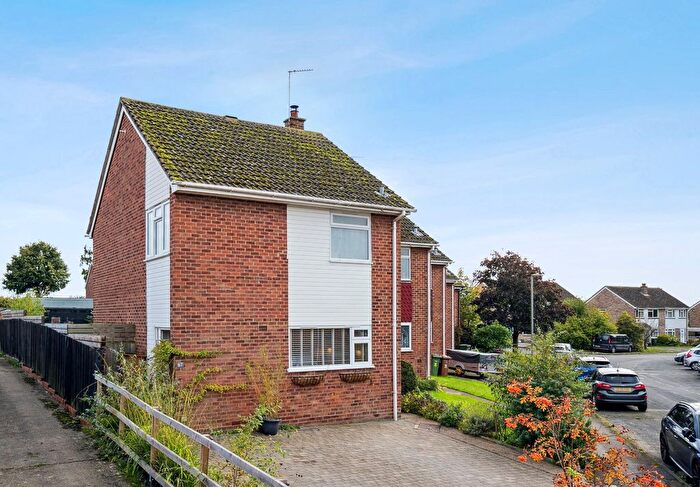 3 Bedroom Semi Detached House For Sale In Coombe Hill Crescent, Thame, OX9