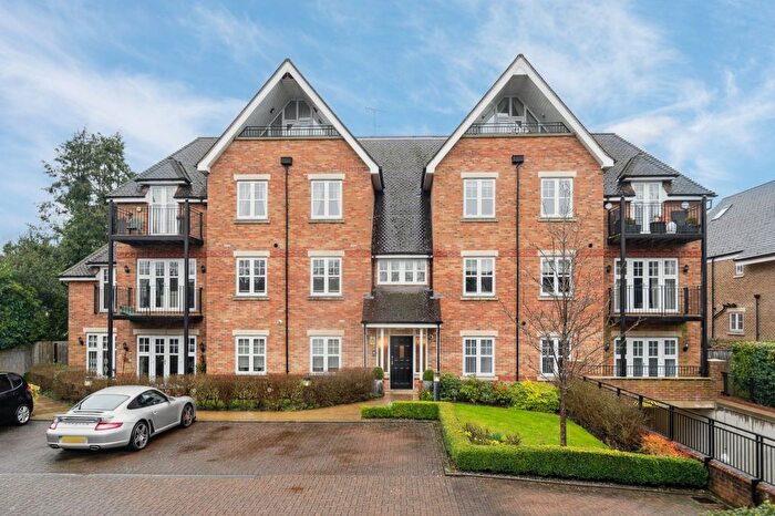 2 Bedroom Flat For Sale In Packhorse Road, Gerrards Cross, Buckinghamshire, SL9