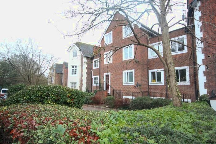 2 Bedroom Flat To Rent In Upton Park, Slough, SL1