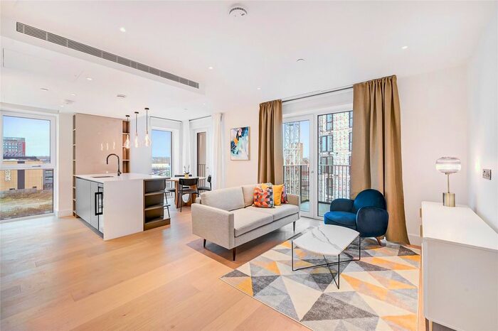 2 Bedroom Flat To Rent In Parkside Apartments, Cascade Way, White City, London, W12