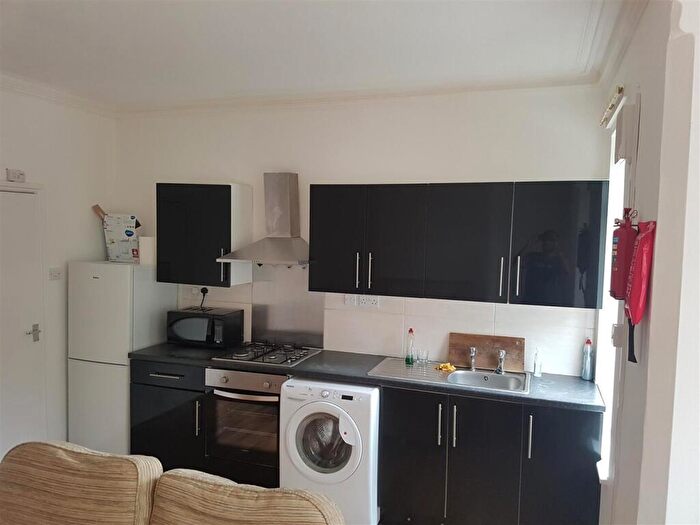 3 Bedroom Flat To Rent In **£pppw Excluding Bills** Noel Street, Nottingham, NG7