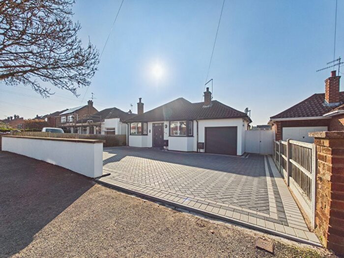 2 Bedroom Bungalow For Sale In Comer Road, Worcester, Worcestershire, WR2