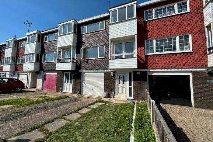 5 Bedroom Town House To Rent In Trindehay, Basildon, SS15