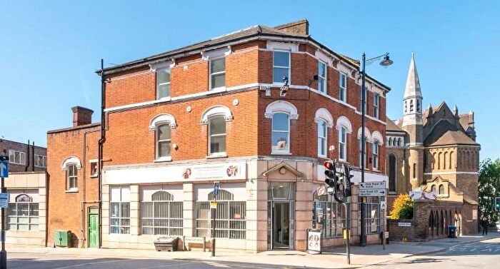 3 Bedroom Flat To Rent In High Street, Harlesden, NW10