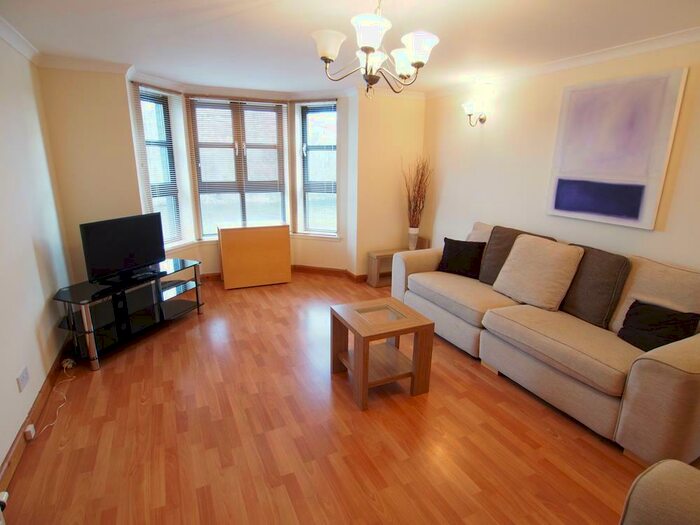 2 Bedroom Flat To Rent In Riverside Drive, First Floor, AB11