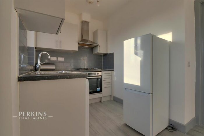 3 Bedroom Flat To Rent In Dane Road, Southall, UB1