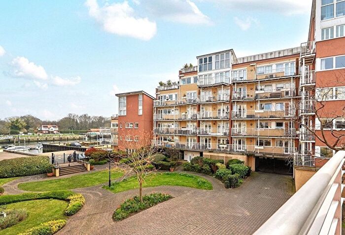 3 Bedroom Flat For Sale In Regatta House, Twickenham Road, Teddington, TW11