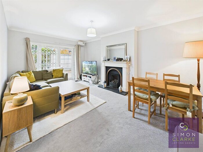 2 Bedroom Flat To Rent In Swan Lane, Whetstone, N20