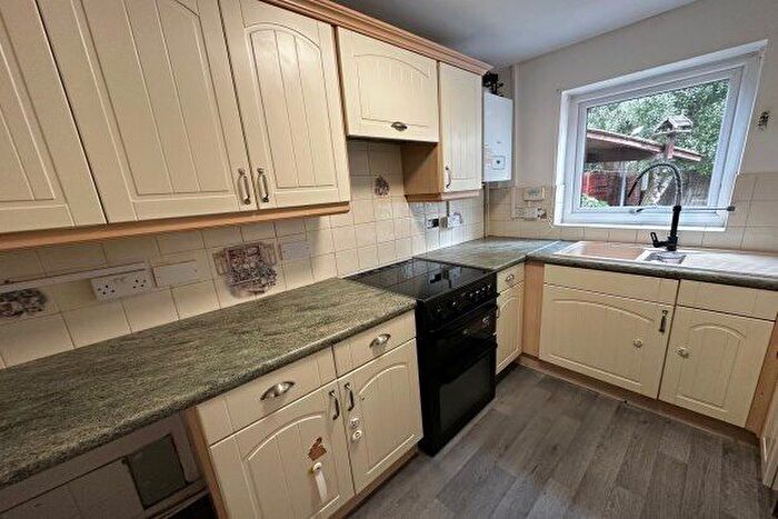 3 Bedroom Property To Rent In Orchard Park, Burton-On-Trent, DE14