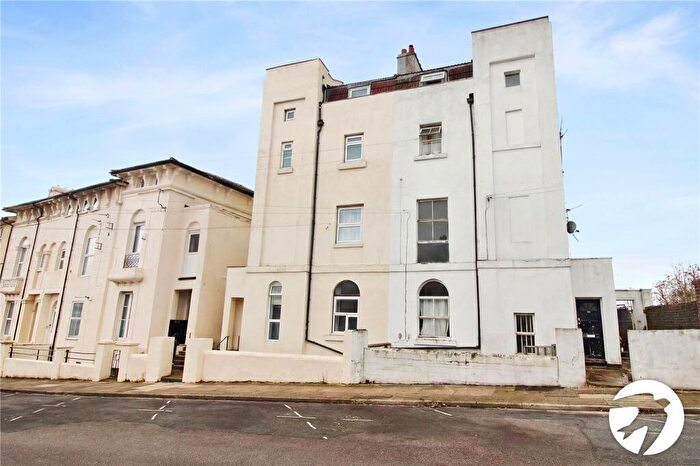 3 Bedroom Maisonette To Rent In Pier Road, Northfleet, Gravesend, Kent, DA11