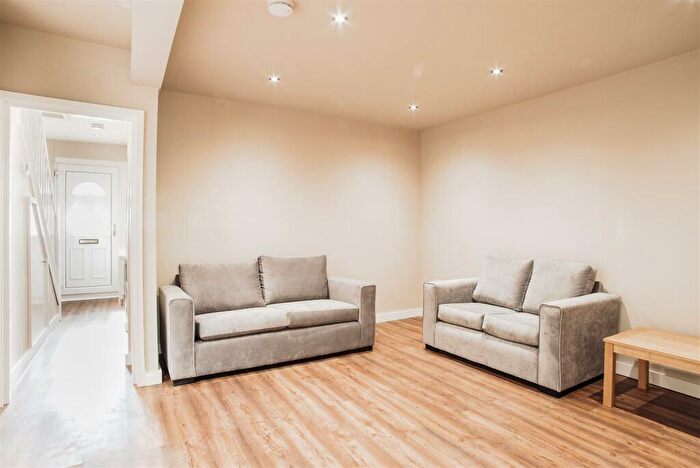 6 Bedroom Semi-Detached House To Rent In **£pppw Excl Bills** Pelham Crescent, Beeston, NG9