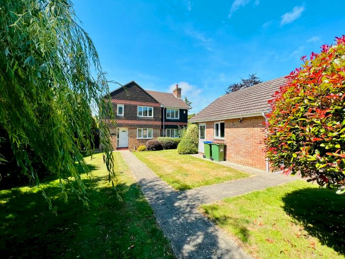 4 Bedroom Detached House To Rent In Princess Drive, Seaford, BN25