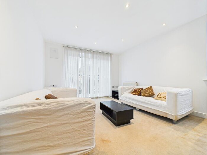 2 Bedroom Flat To Rent In Settlers Court, Newport Avenue, London, E14