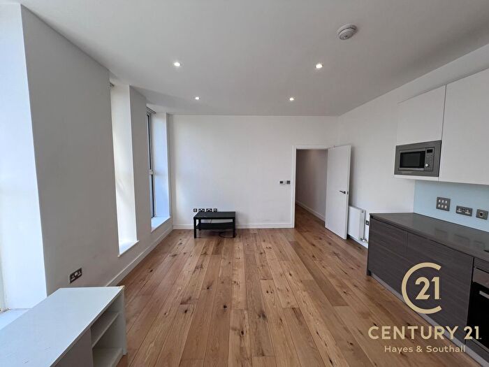 1 Bedroom Flat To Rent In Central House, Lampton Road, TW3