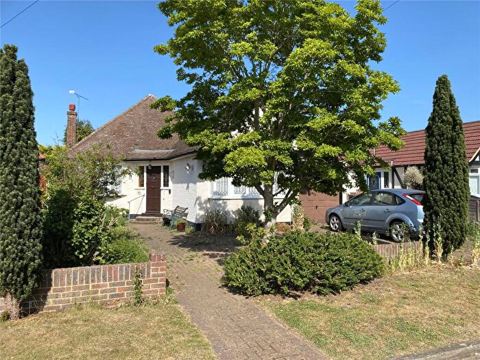 3 Bedroom Bungalow For Sale In Winslow Way, Walton-On-Thames, KT12