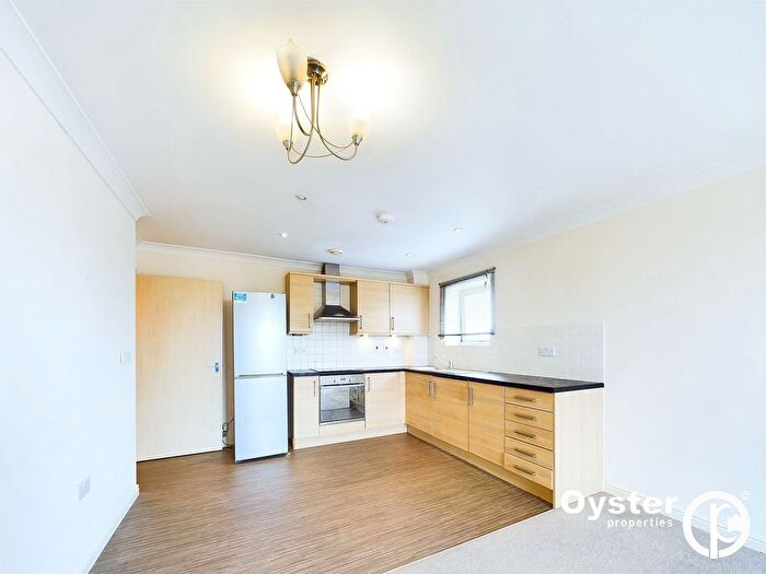 2 Bedroom Flat To Rent In Harwoods Road, Salisbury House, WD18