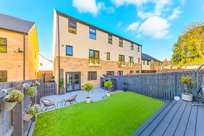4 Bedroom Town House For Sale In Park Meadow Lane, Leeds, LS12