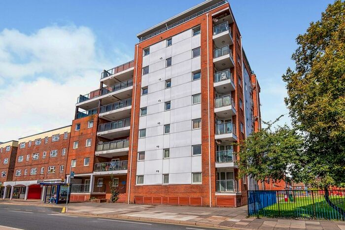 2 Bedroom Flat To Rent In Queen Street, Portsmouth, PO1