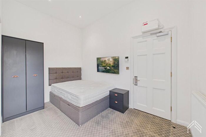 Apartment To Rent In Blanche Lane, South Mimms, EN6